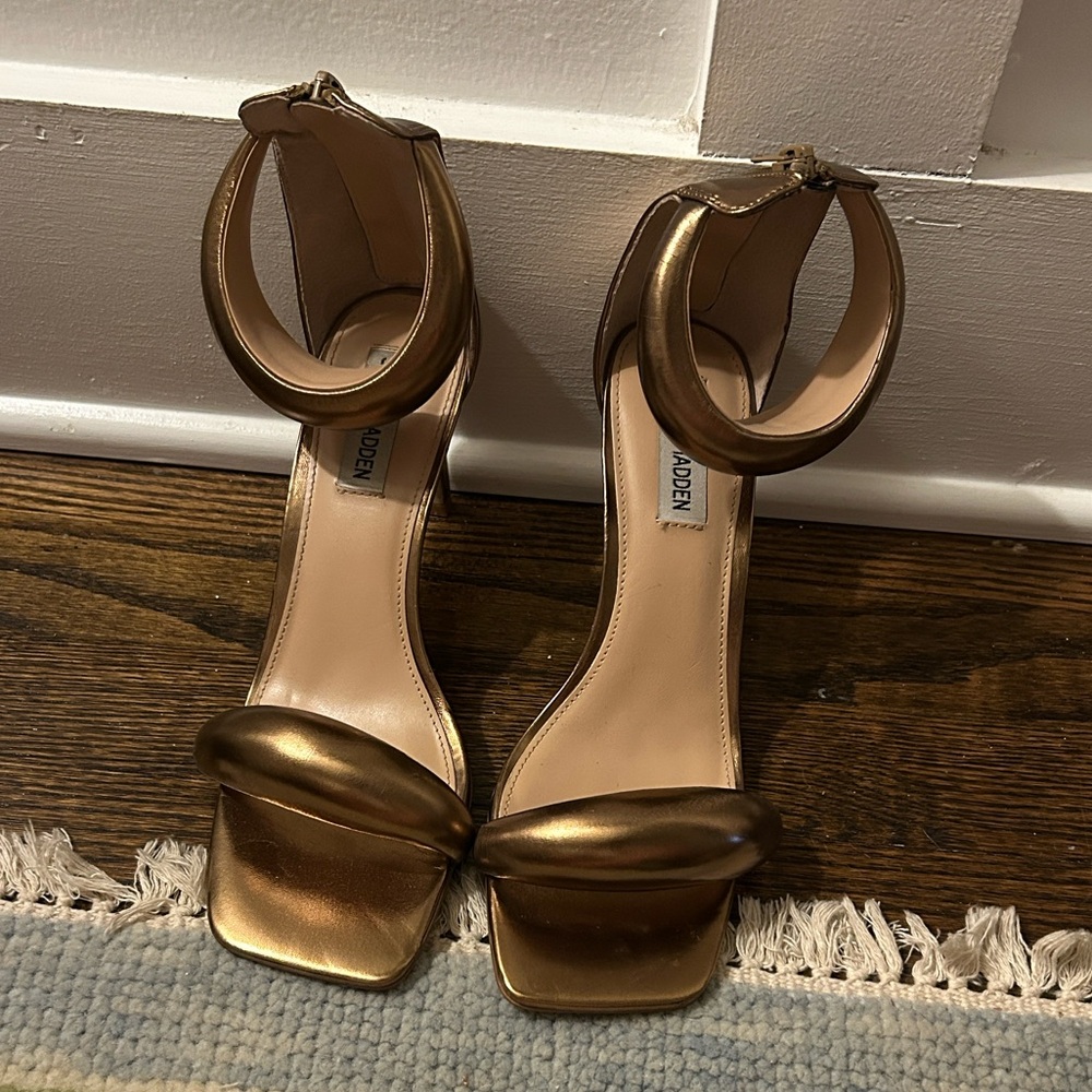 Steve Madden Metallic Gold Heels